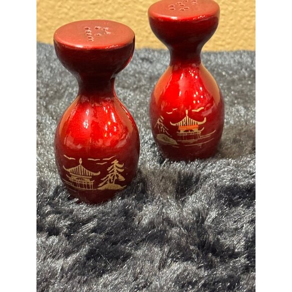 Vintage Japanese Red Lacquer Salt & Pepper Shakers With Pagoda Design - Picture 1 of 7